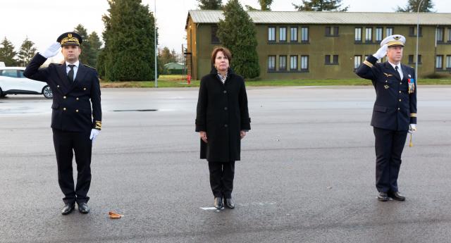 Cérémonie de remise de croix du combattant à la base aérienne 105 d'Evreux le 4 décembre 2018