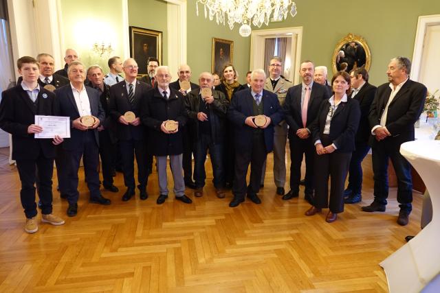 Parrains et partenaires de l’EJPD15 réunis dans les salons de la Préfecture, en compagnie de M. Philippe LOOS, Préfet du Cantal.  