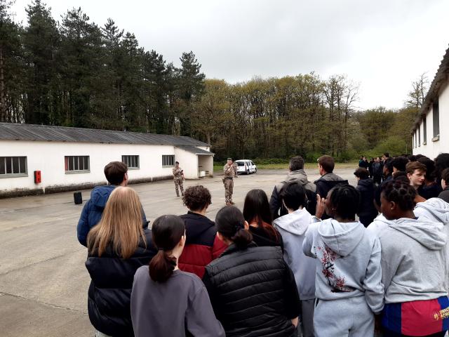 Accueil des jeunes par le délégué militaire départemental adjoint