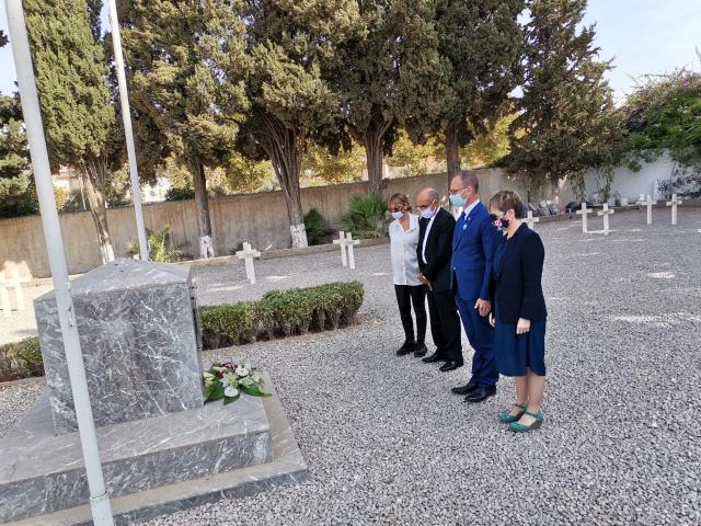 Moment de recueillement au pied du Monument aux Morts
