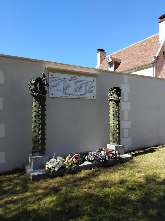 Monument du souvenir aux Puits de Guerry