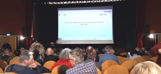Salle de conférence en attendant le conférencier
