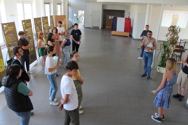 Présentation de l'exposition OPEX aux jeunes
