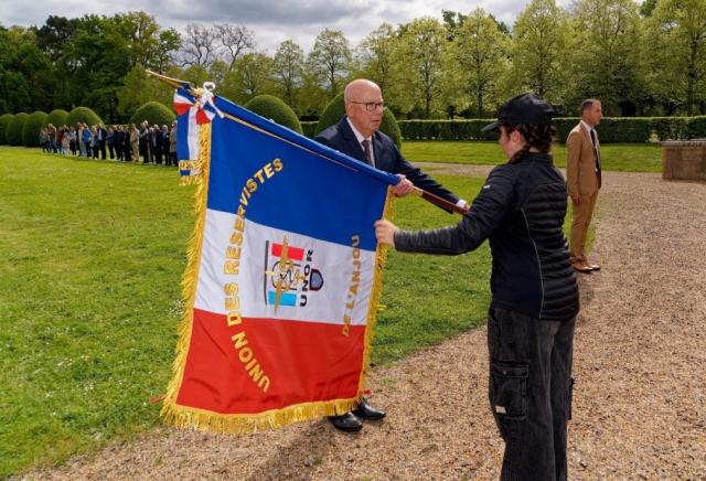 Remise officielle du nouveau drapeau de l'UNOR Anjou
