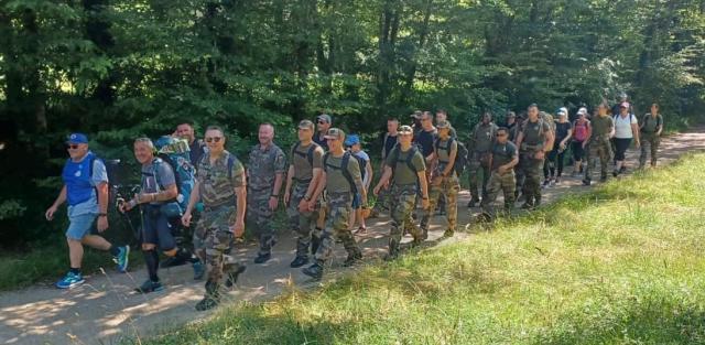 Militaires qui marchent