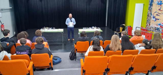 Monsieur Leroy explique pourquoi la cérémonie du 18 juin