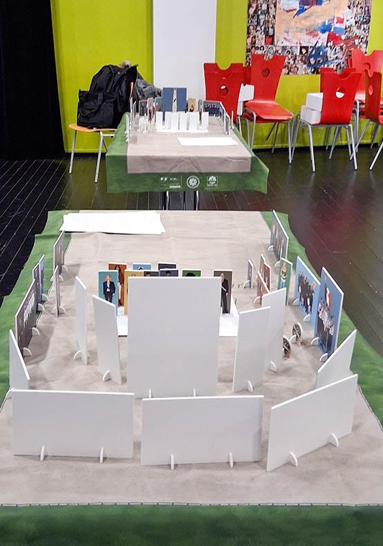 Tables où sont installées les malettes pédagogiques