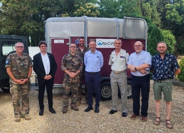 De gauche à droite : L’Adjudant-chef KHERES, Le Directeur de l’ONaCVG, le Colonel DUPILLE, L’adjudant-chef DUMOTIER, le Général MAURY, Le général de brigade VENARD, le Dr CHAPUT, et enfin M. DURGUERIAN secrétaire générale du club sportif et artistique de la Base militaire de Garons.