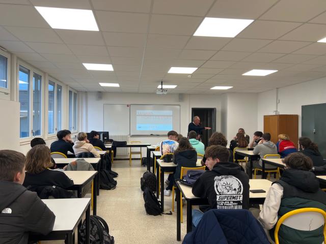 Présentation de Thierry MICHALON aux élèves