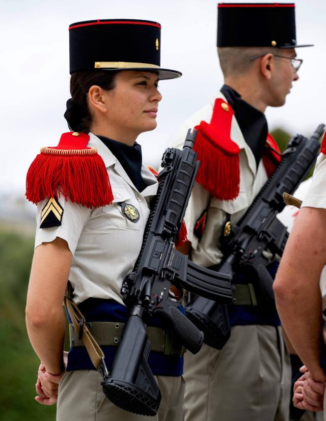 Le sergent Alexia en cérémonie