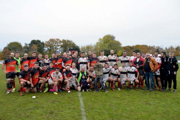 Les deux équipes rassemblées autour du Bleuet