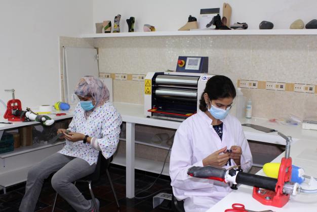 Formation des stagiaires dans la salle silicone