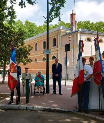 Geneviève de Galard au côté de son époux et du Maire de Toulouse.