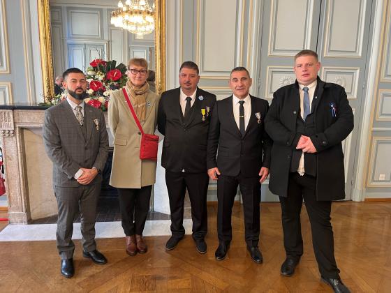Trois ressortissants décorés de la médaille des blessés