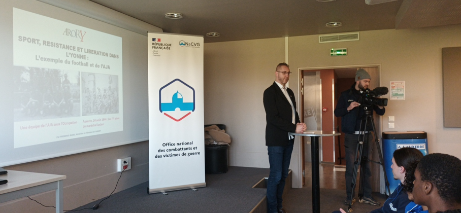 Introduction M. Hu dir SD89